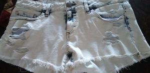 Two tone deconstructed denim shorts.